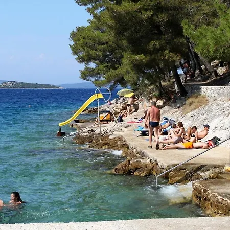 Πανσιόν By The Sea