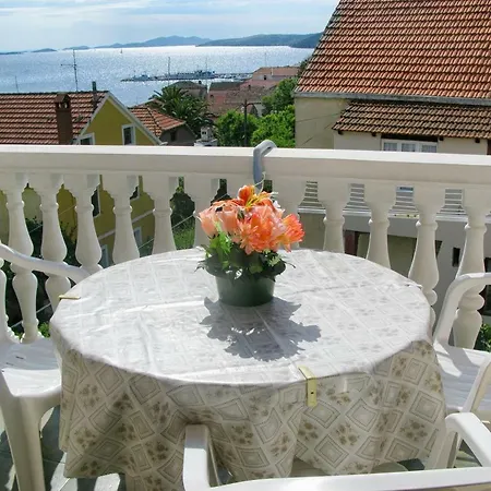 Πανσιόν By The Sea Sali